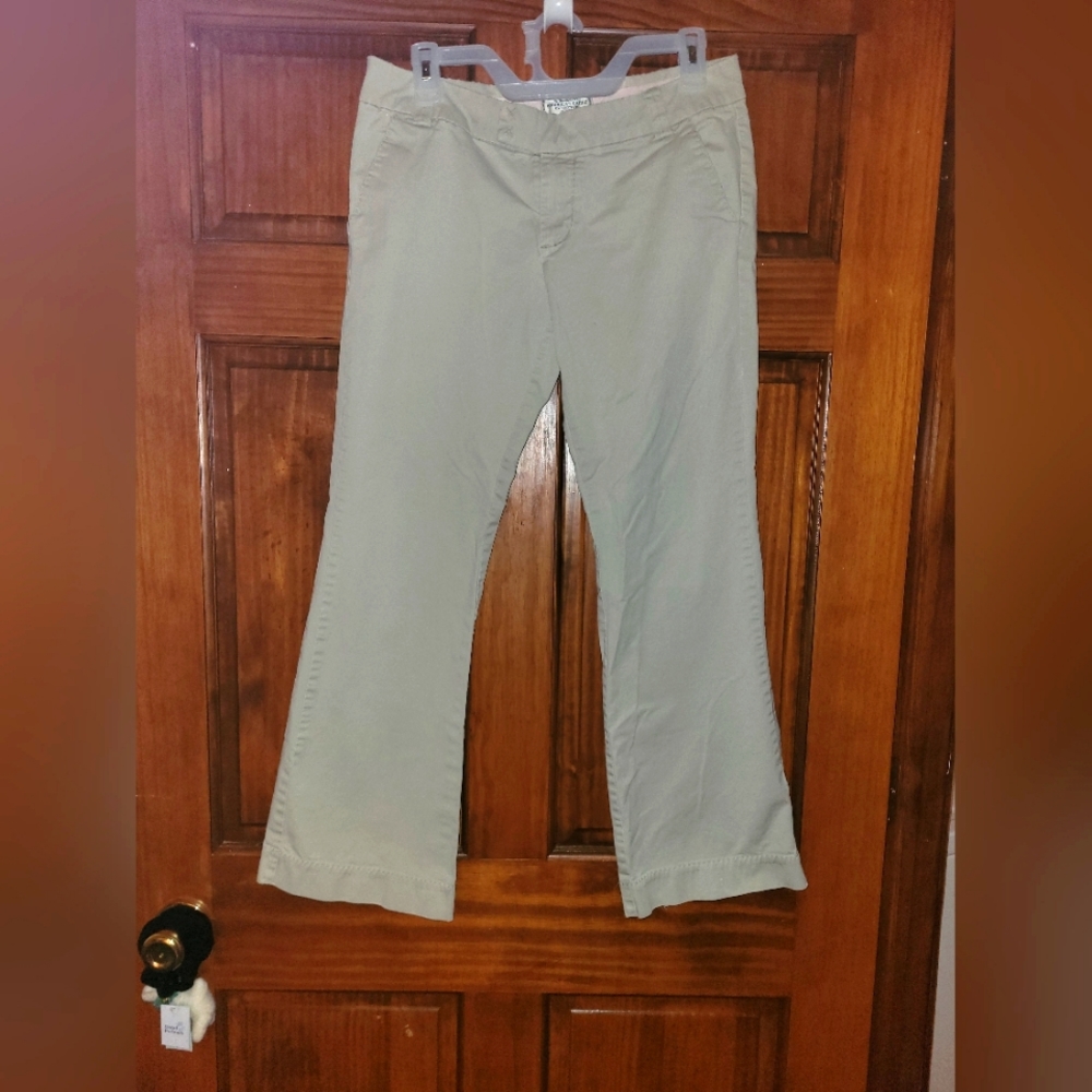 American Eagle Petite #8 Khakis